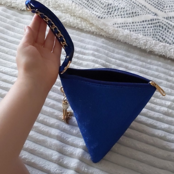 Triangle handbag - Picture 3 of 7